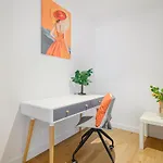 Luxury 2Br Apt Near Train Shopping Center