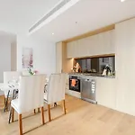 Luxury 2Br Apt Near Train Shopping Center