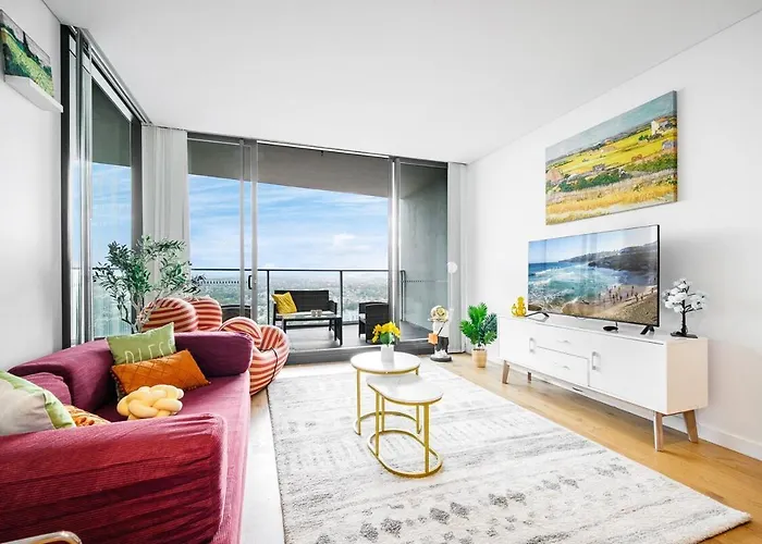 Luxury 2Br Apt Near Train Shopping Center