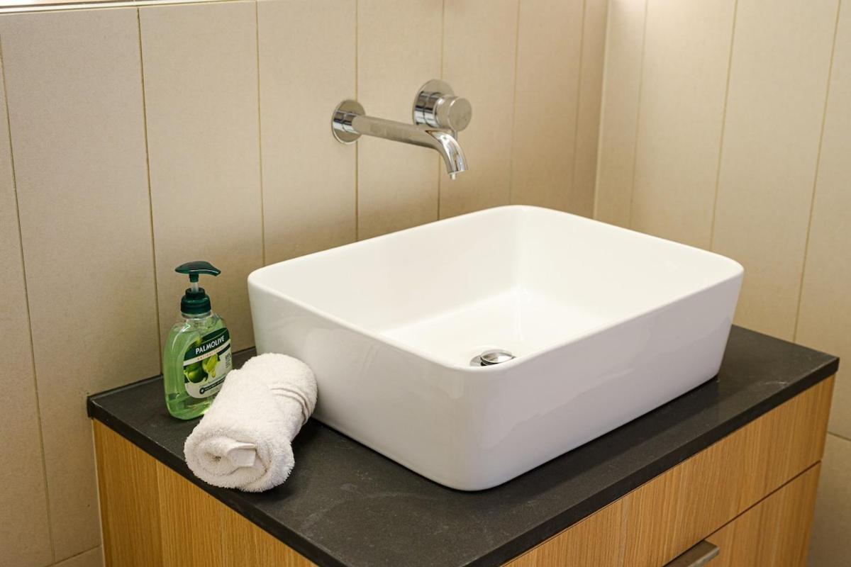 Apartment Luxury 2br Near Train Shopping Center Sydney