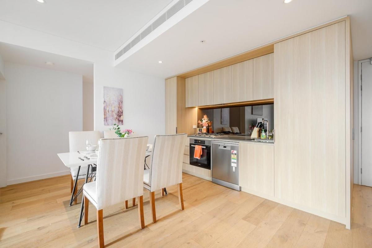 Luxury 2br Near Train Shopping Center Apartment