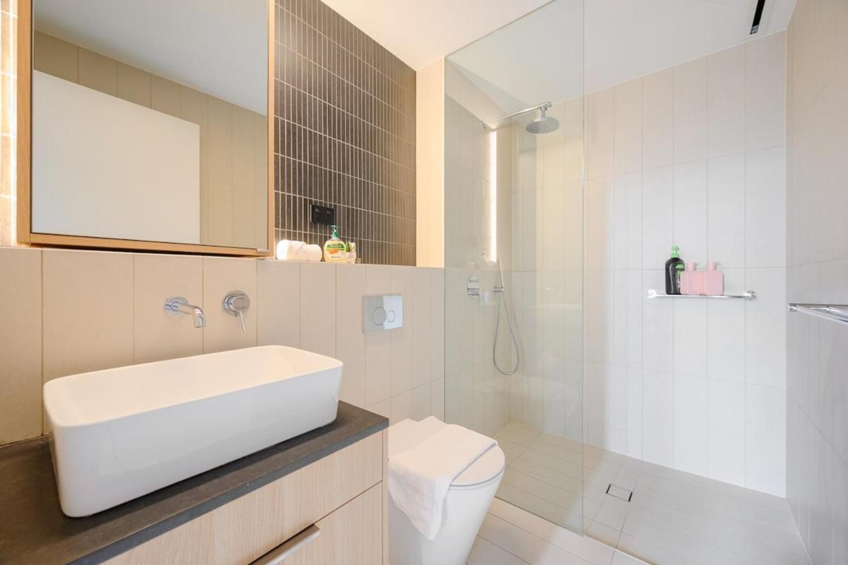Apartment Luxury 2br Near Train Shopping Center